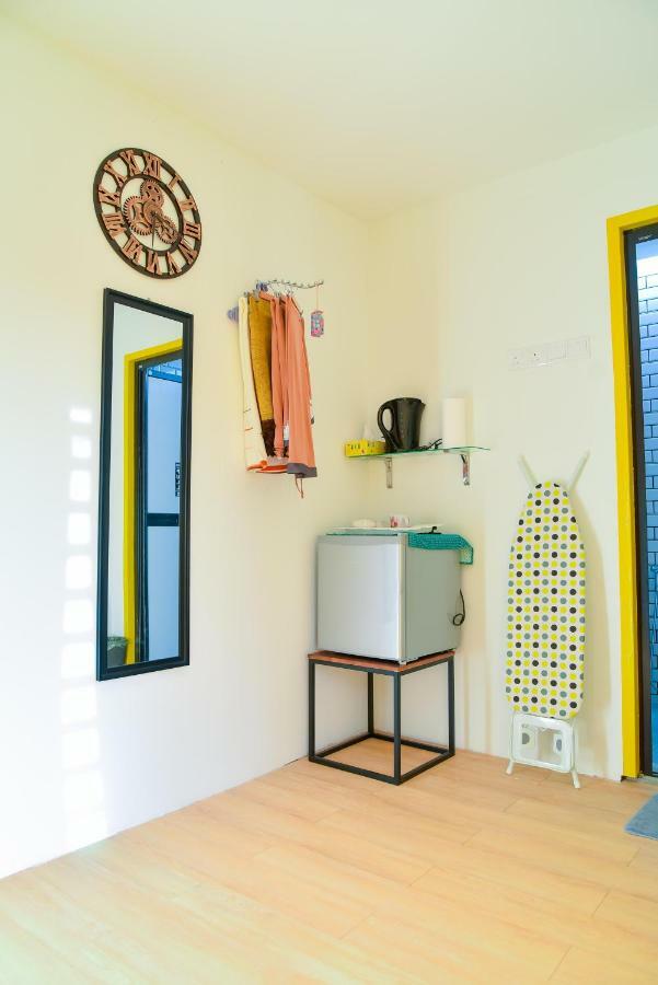 Purple Cube At Lumut Cube Homestay Kontena Exteriér fotografie